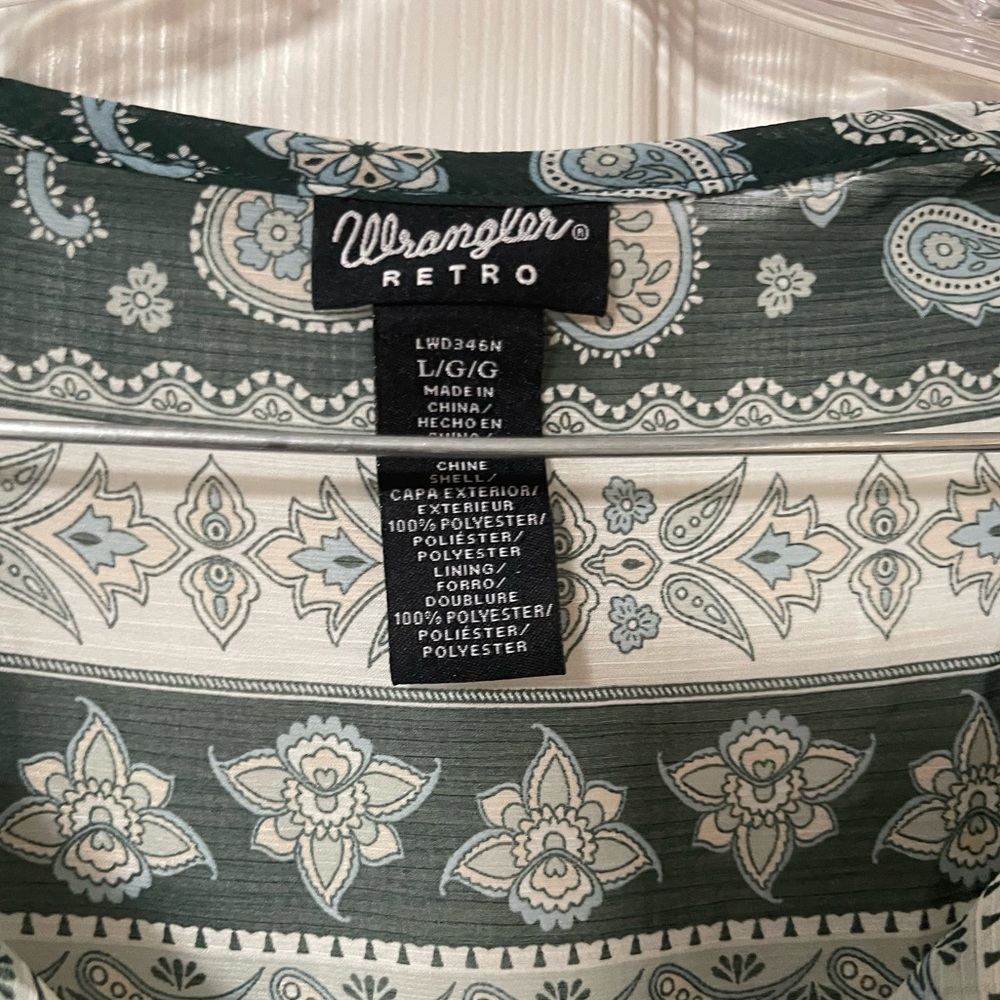 NWT: WRANGLER RETRO Tiered Western Inspired Paisley & Floral Print Vneck Size L - Picture 7 of 9
